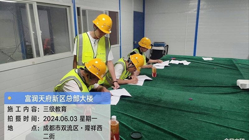 建筑工程专业建造师需要关注建筑设计、施工技术、建筑法规等方面。推荐自学资料有：