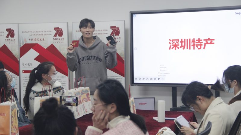 成人高考专升本毕业时间通常为2.5-3年。具体毕业时间取决于以下因素：